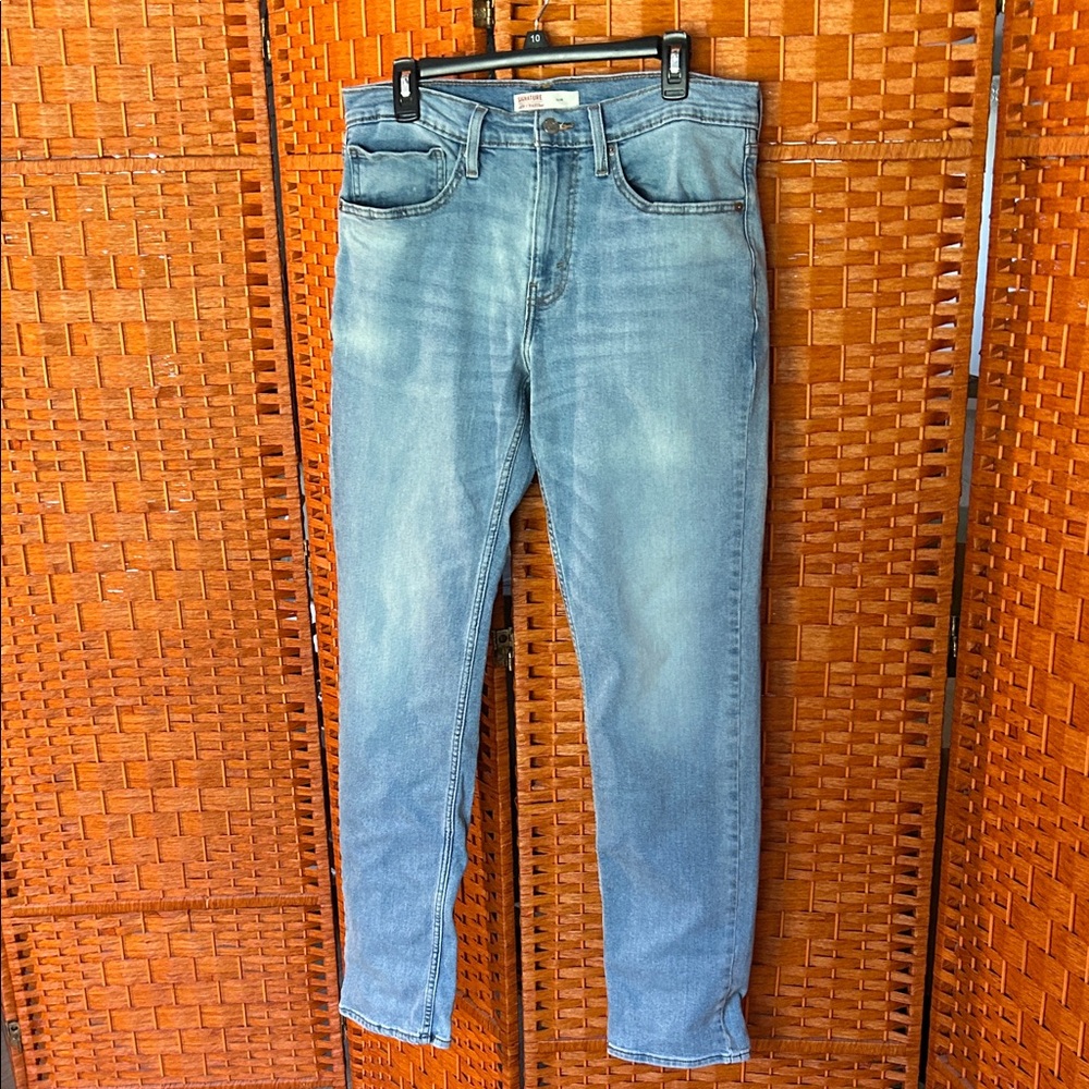 Levi’s signature slim